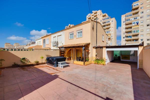 Chalet pareado en Calle Bella Antonia, 137, Nueva Torrevieja, Torrevieja thumbnail 3