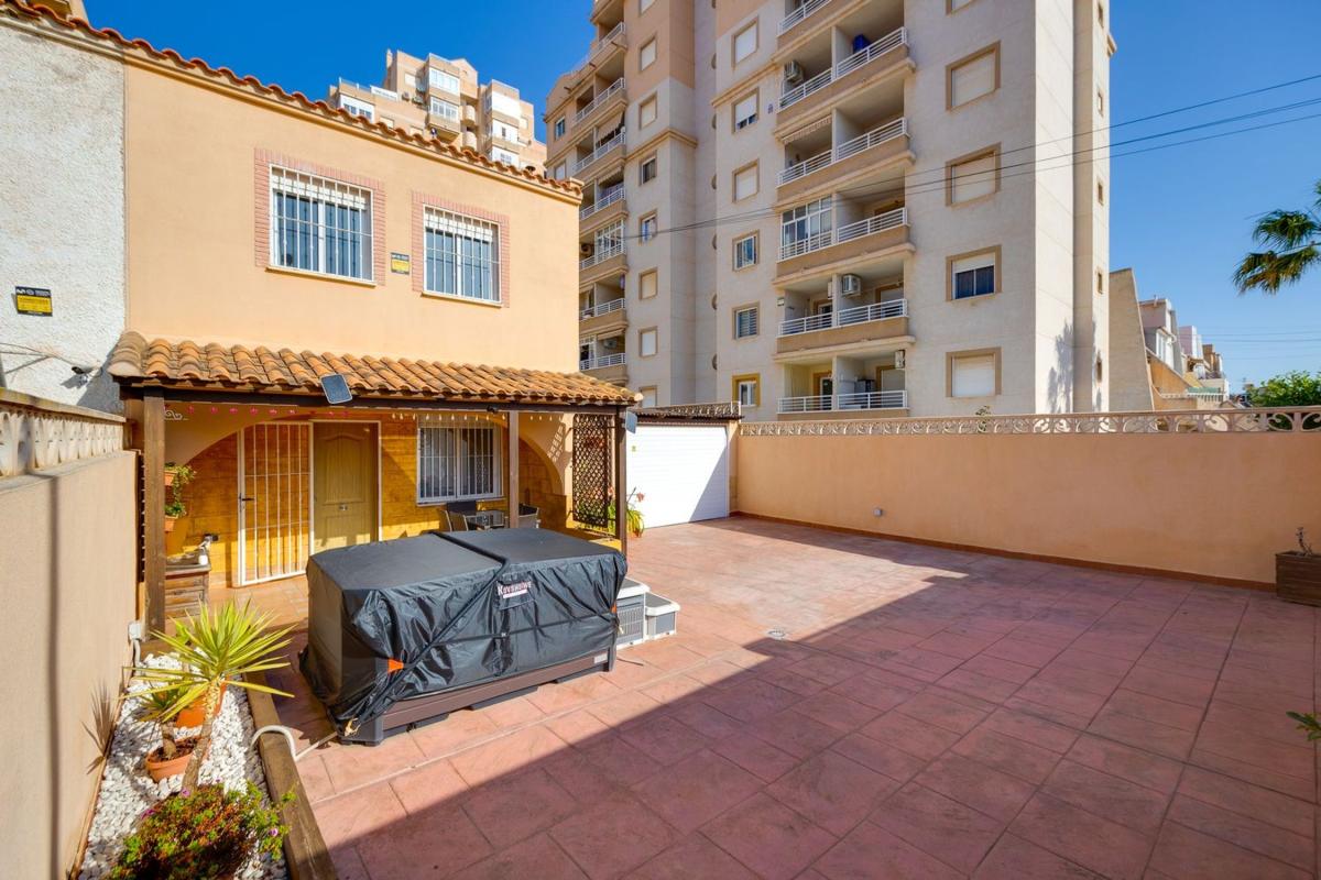 Продажа отдельного шале в Chalet pareado en Calle Bella Antonia, 137, Nueva Torrevieja, Torrevieja, Торревьеха photo 4