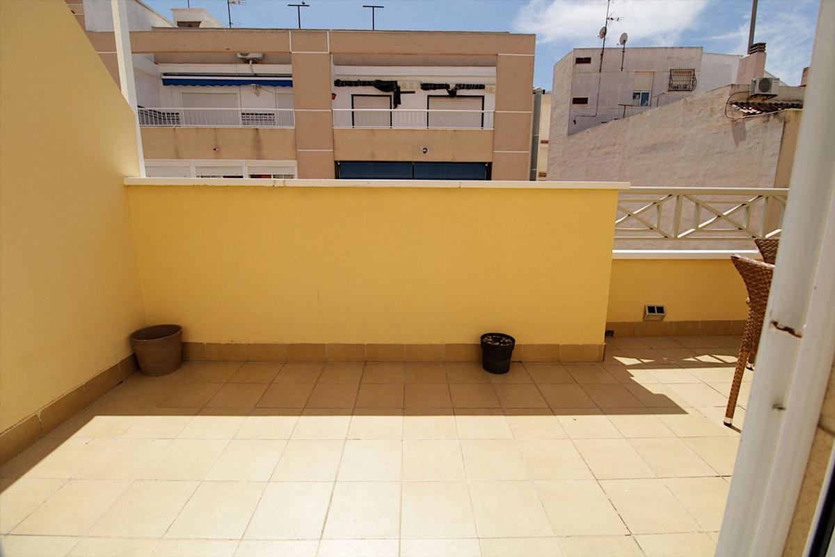 Venta de ático en  Ático en Calle de Pedro Lorca, Las Piscinas Naturales, Torrevieja, Torrevieja photo 2