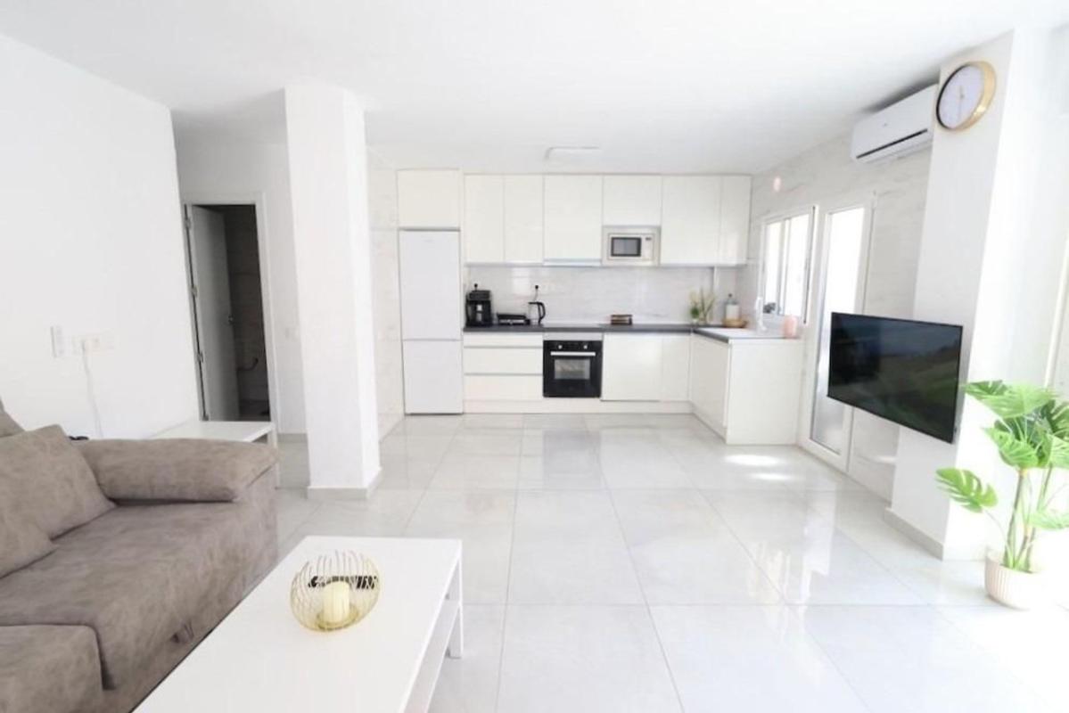 Продажа квартиры на Piso en Calle San Miguel de Salinas, El Acequión, Torrevieja, Торревьеха
photo 1