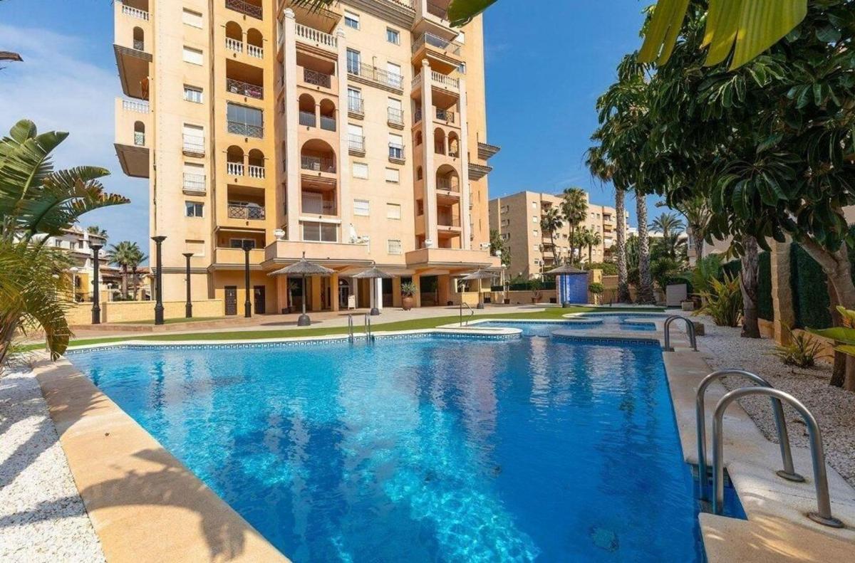 Venta de piso en Piso en Avenida Roentgen, Zona los Frutales, Torrevieja, Torrevieja
photo 1