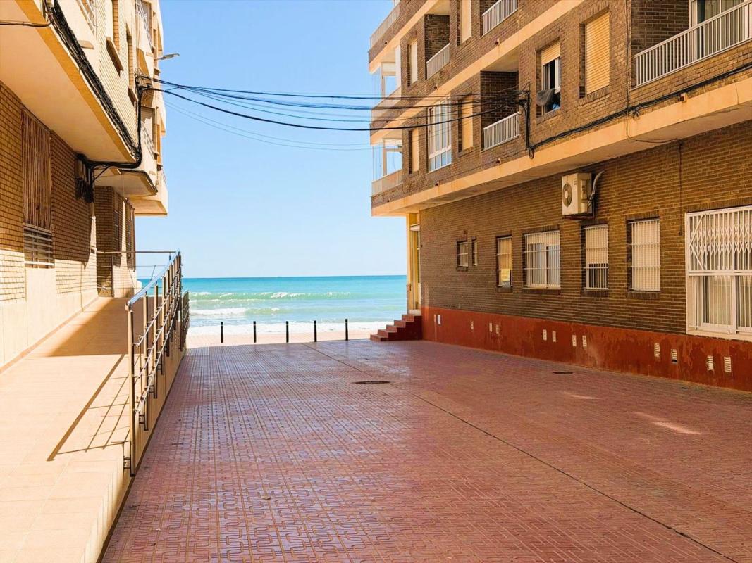 Sprzedaż mieszkania w Piso en Calle Nuestra Señora del Rosario, Gaspar Perrelló, Torrevieja, Torrevieja
photo 2