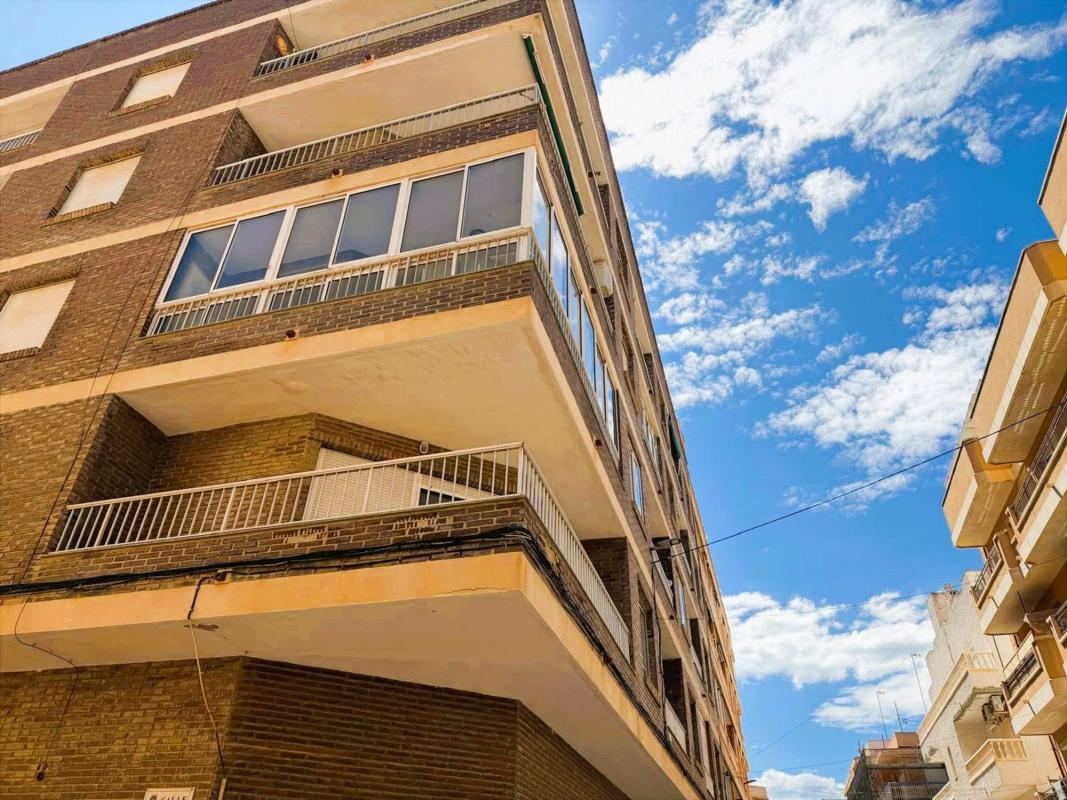 Sprzedaż mieszkania w Piso en Calle Nuestra Señora del Rosario, Gaspar Perrelló, Torrevieja, Torrevieja
photo 3
