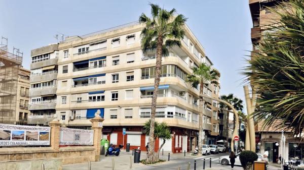 Продажа квартиры на Piso en Calle Bazan, 2, Centro - Muelle Pesquero, Torrevieja, Торревьеха
photo 1