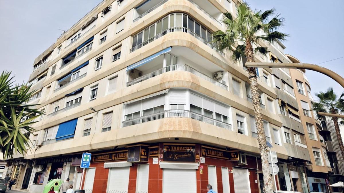 Продажа квартиры на Piso en Calle Bazan, 2, Centro - Muelle Pesquero, Torrevieja, Торревьеха
photo 2
