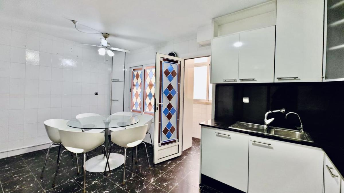 Продажа квартиры на Piso en Calle Bazan, 2, Centro - Muelle Pesquero, Torrevieja, Торревьеха
photo 5
