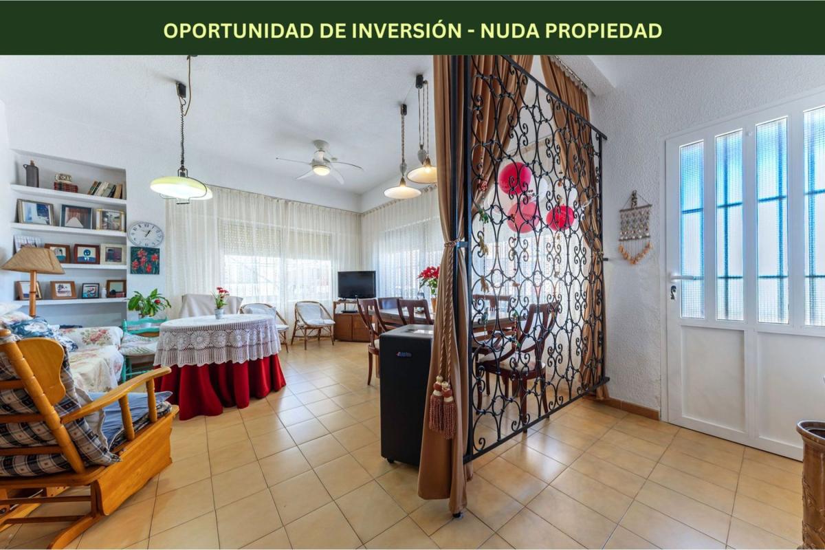 Sale of apartment in Piso en Calle San Antonio, Gaspar Perrelló, Torrevieja, Torrevieja
photo 1
