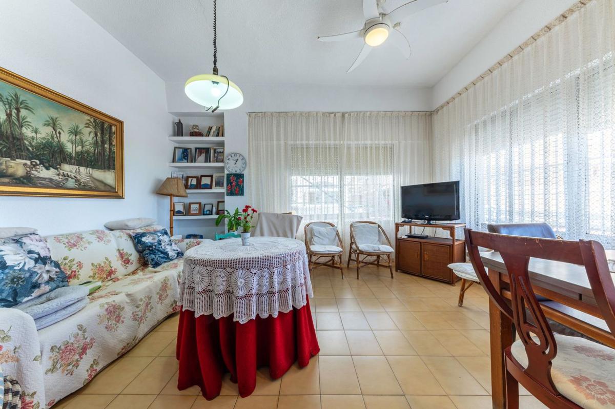 Sale of apartment in Piso en Calle San Antonio, Gaspar Perrelló, Torrevieja, Torrevieja
photo 3