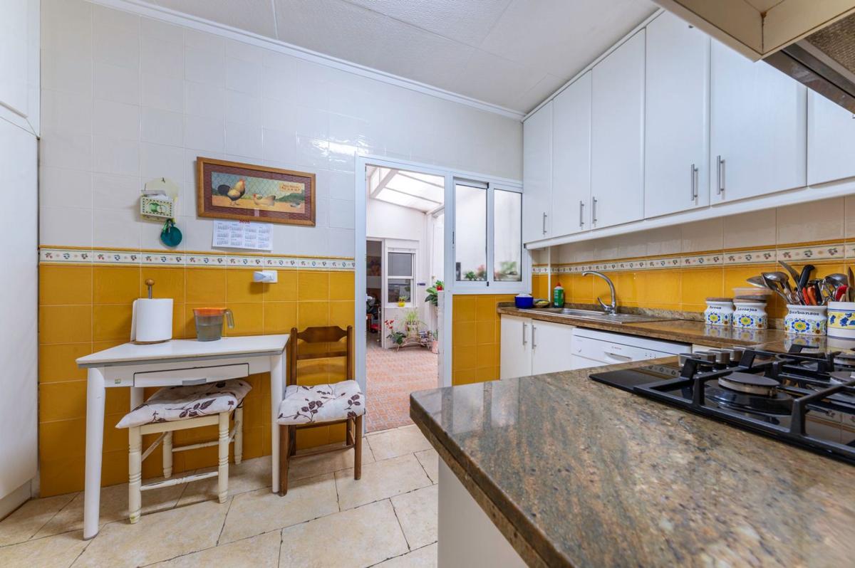 Sale of apartment in Piso en Calle San Antonio, Gaspar Perrelló, Torrevieja, Torrevieja
photo 5