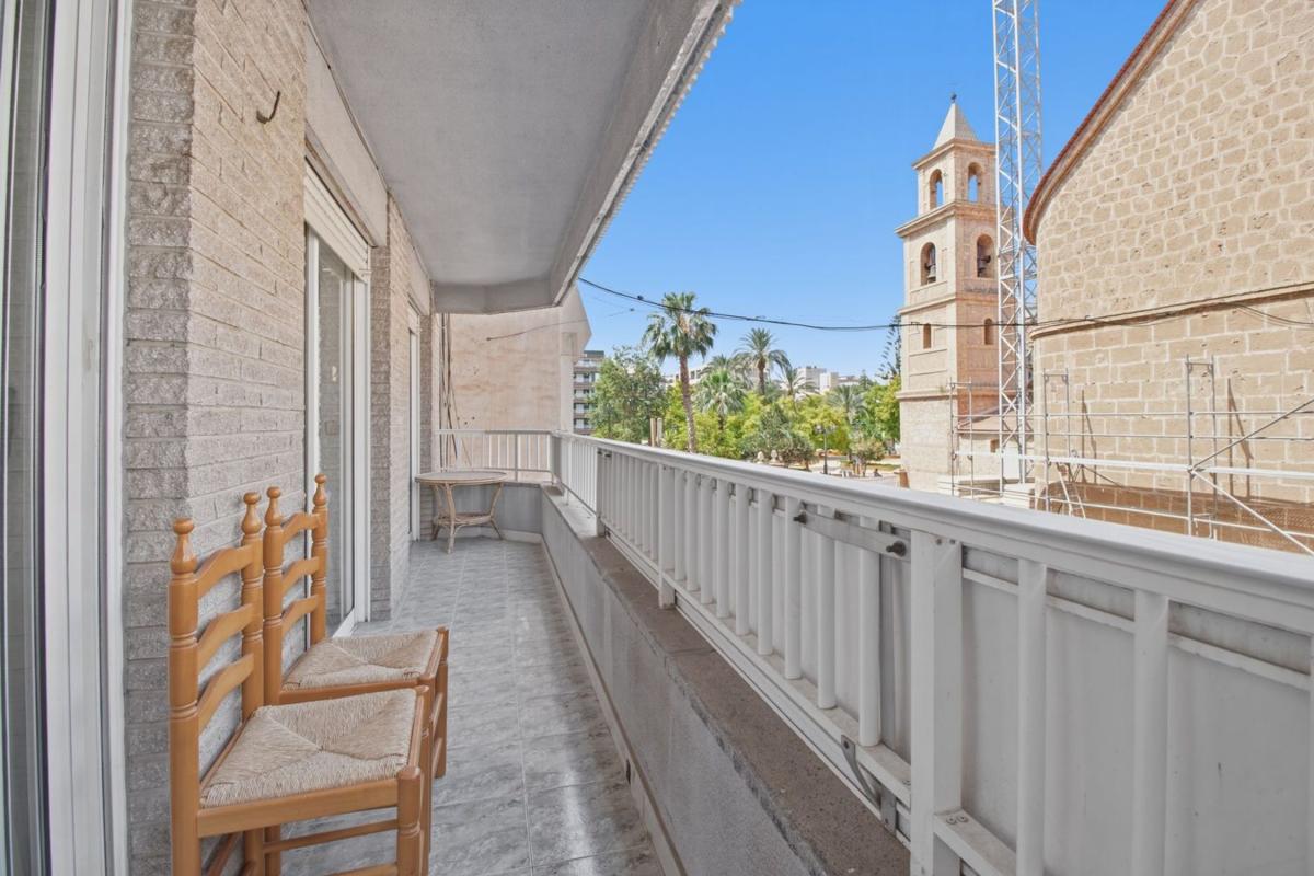 Sprzedaż mieszkania w Piso en Calle Bazan, 4, Centro - Muelle Pesquero, Torrevieja, Torrevieja
photo 1
