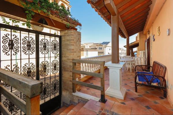 Chalet adosado en Avenida Notario Juan José Martinez Román, Cabo Cervera, Torrevieja thumbnail 1