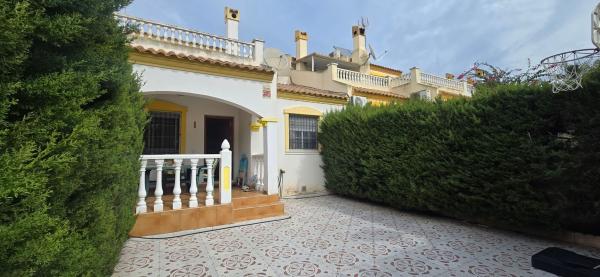 Chalet pareado en Aguas Nuevas, Torrevieja photo 1