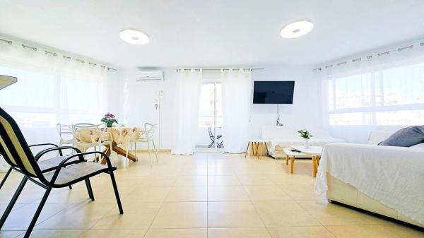Sale of flat in Piso en Avenida Doctor Gregorio Marañón, Puerto Deportivo, Torrevieja, Torrevieja
thumbnail 2