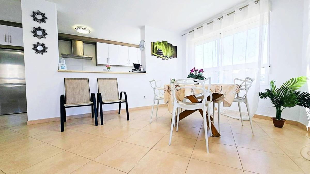 Venta de piso en Piso en Avenida Doctor Gregorio Marañón, Puerto Deportivo, Torrevieja, Torrevieja
photo 5