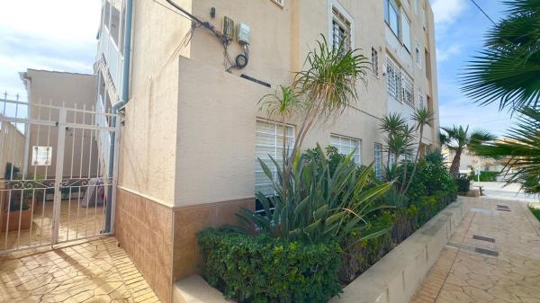 Sprzedaż mieszkania w Piso en Avenida Habaneras - Curva de Palangre, Torrevieja, Torrevieja
 photo 3