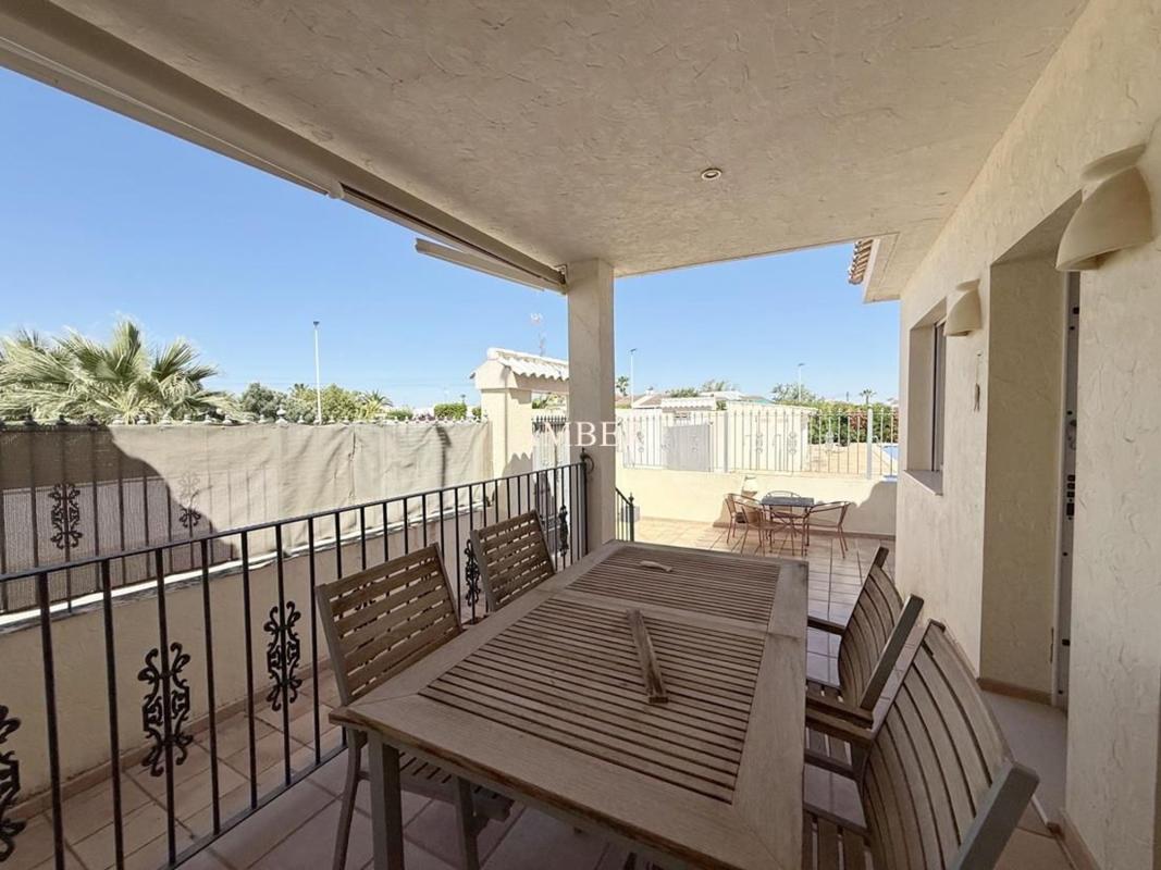 Sprzedaż niezależnego domku jednorodzinnego w Chalet pareado en Residencial Da Vinci, 1, La Siesta - El Salado - Torreta, Torrevieja, Torrevieja photo 4