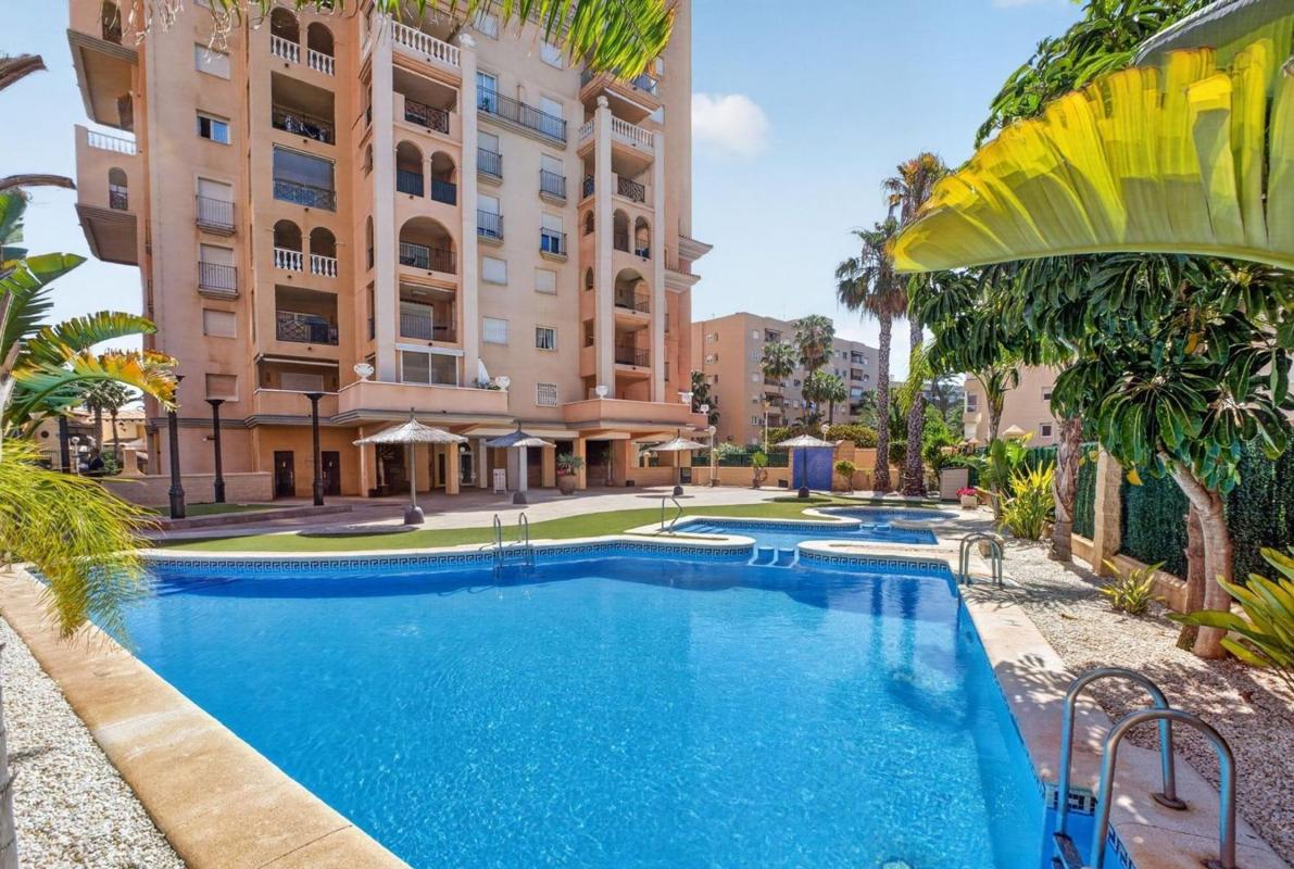Sprzedaż mieszkania w Piso en Playa de los Locos, Torrevieja, Torrevieja
photo 1
