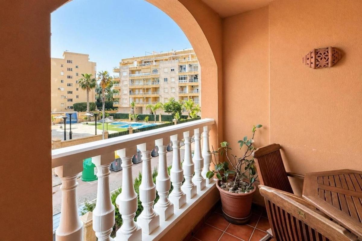 Sprzedaż mieszkania w Piso en Avenida Roentgen, 5, Playa de los Locos, Torrevieja, Torrevieja
photo 2