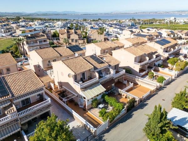 Chalet adosado en Calle Veleta, Los Balcones - Los Altos del Edén, Torrevieja thumbnail 1