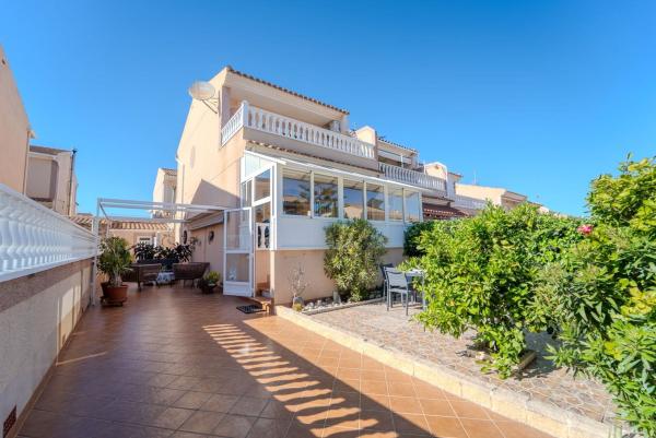 Chalet adosado en Calle Veleta, Los Balcones - Los Altos del Edén, Torrevieja thumbnail 2