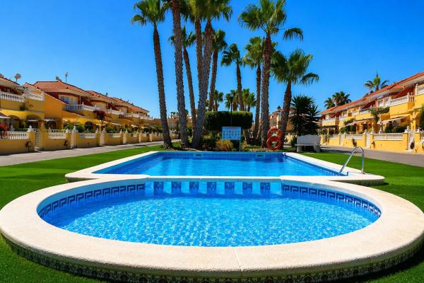 Casa de pueblo en Calle las Tortolas, 75, La Siesta - El Salado - Torreta, Torrevieja photo 1