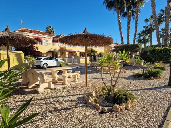 Casa de pueblo en Calle las Tortolas, 75, La Siesta - El Salado - Torreta, Torrevieja thumbnail 2
