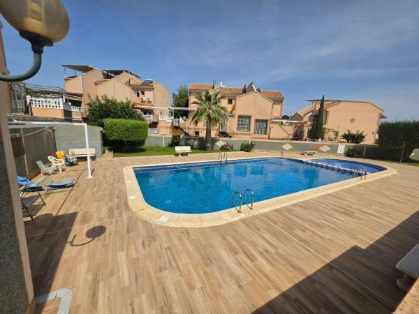 Chalet adosado en Calle Veleta, Los Balcones - Los Altos del Edén, Torrevieja thumbnail 1