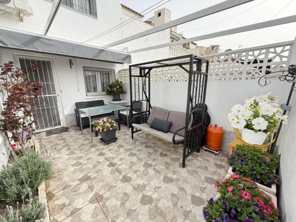 Chalet pareado en Calle José Pérez Gómez, Nueva Torrevieja, Torrevieja photo 1