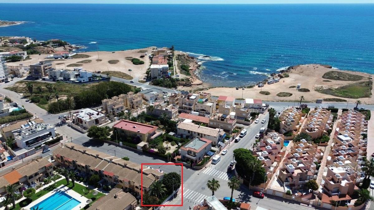 Sprzedaż niezależnego domku jednorodzinnego w Chalet pareado en Calle Juan Ramón Jiménez, Zona los Frutales, Torrevieja, Torrevieja photo 2
