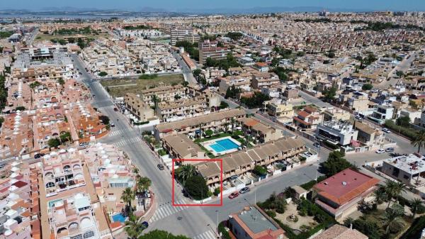 Chalet pareado en Calle Juan Ramón Jiménez, Zona los Frutales, Torrevieja thumbnail 3