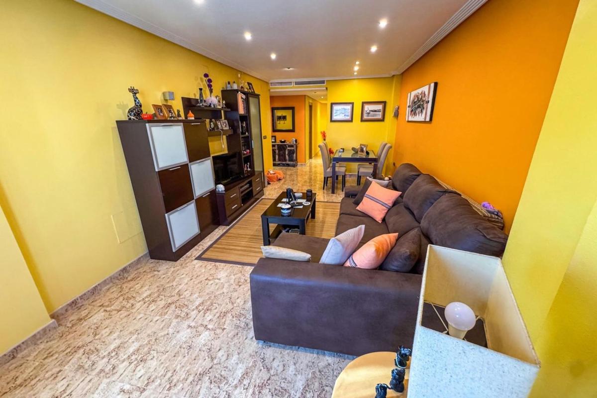 Продажа квартиры на Piso en Calle José Martínez Ruiz Azorín, Centro - Muelle Pesquero, Torrevieja, Торревьеха
photo 3