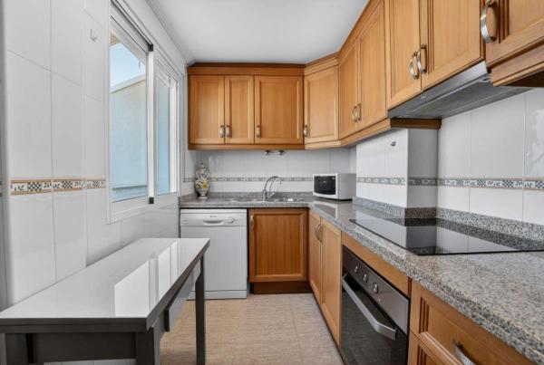 Ático en venta en Ático en Calle Campoamor, Puerto Deportivo, Torrevieja, Torrevieja thumbnail 2