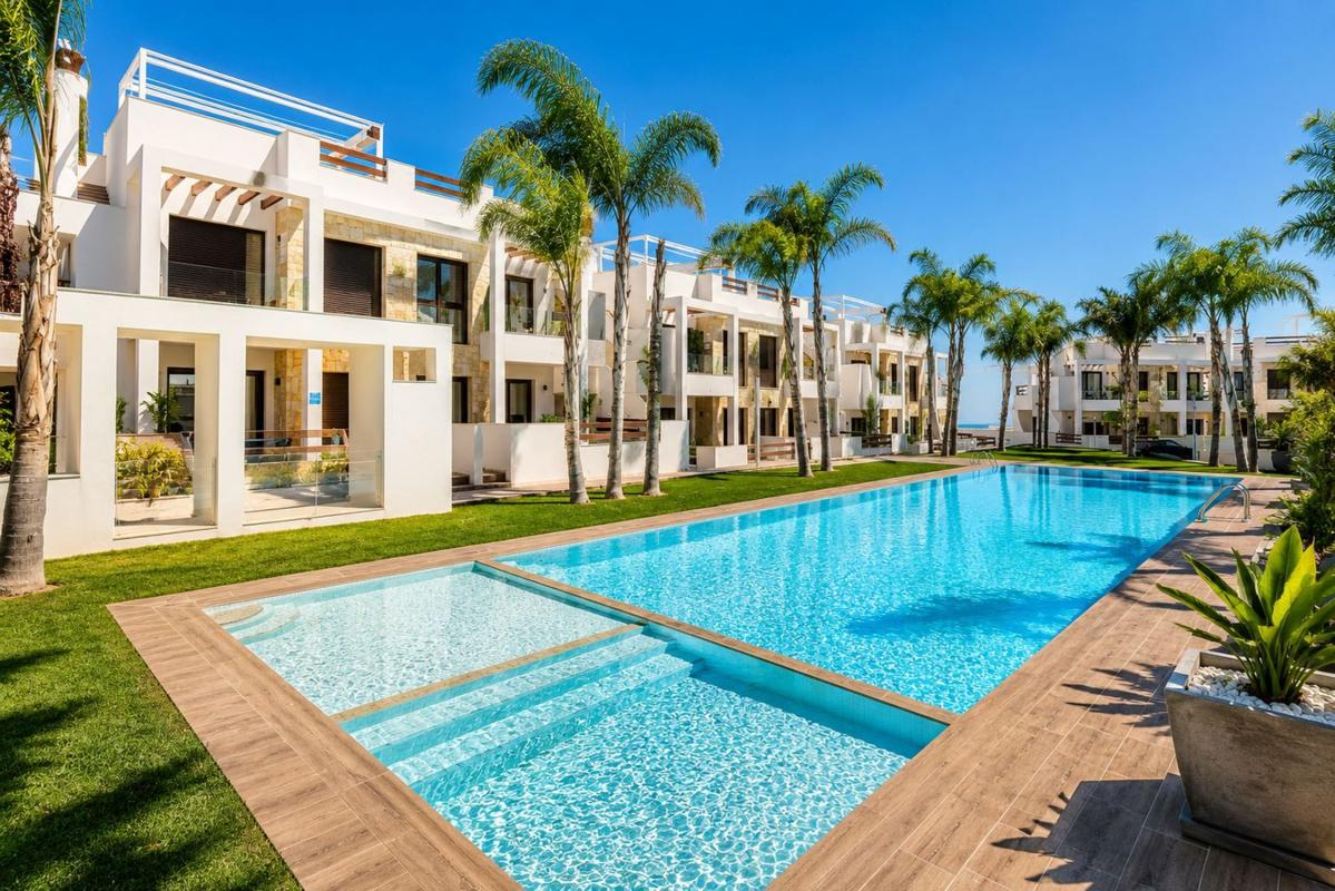 Sale of apartment in Piso en Calle Calpe, Los Balcones - Los Altos del Edén, Torrevieja, Torrevieja
photo 1