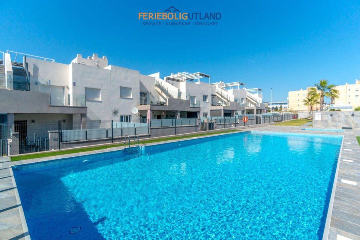 Sprzedaż mieszkania w Piso en Calle Gotzone Mora, Parque Acuático - Sector 25, Torrevieja, Torrevieja
photo 1