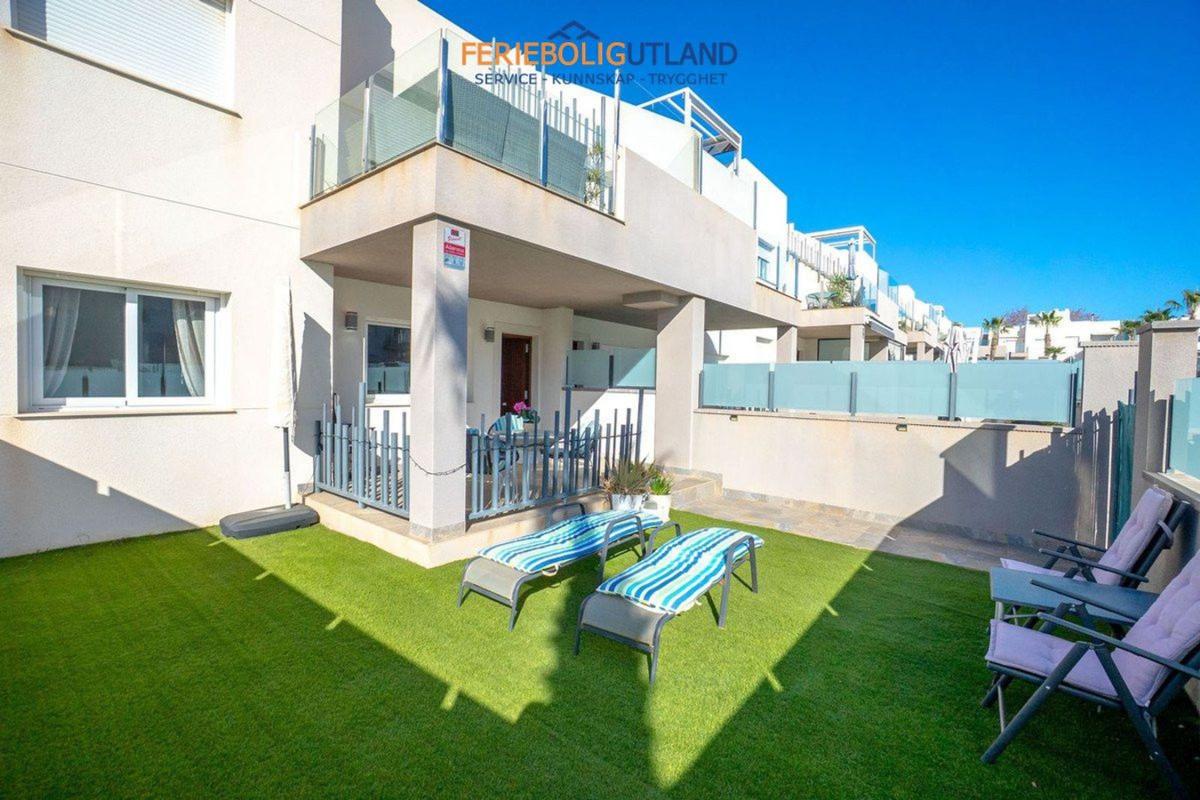 Sprzedaż mieszkania w Piso en Calle Gotzone Mora, Parque Acuático - Sector 25, Torrevieja, Torrevieja
photo 2
