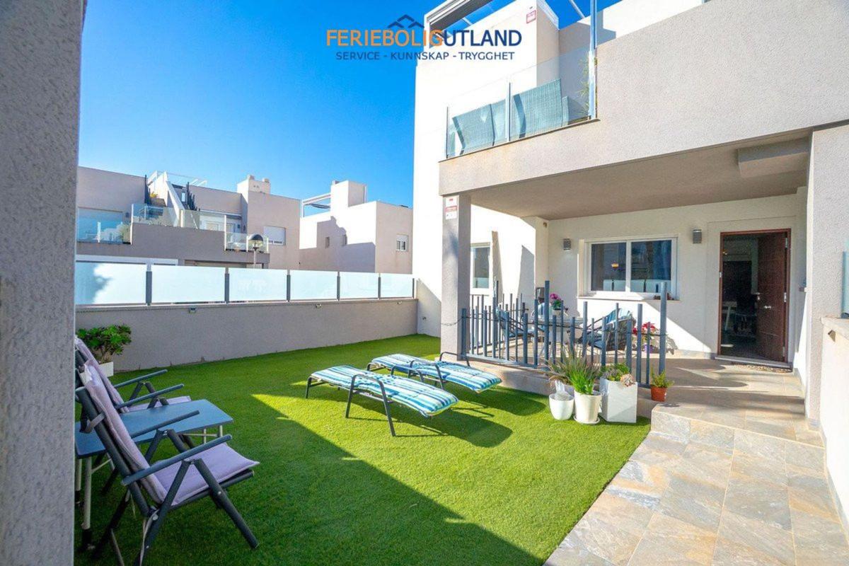 Sprzedaż mieszkania w Piso en Calle Gotzone Mora, Parque Acuático - Sector 25, Torrevieja, Torrevieja
photo 3