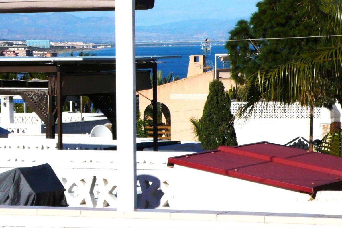 Sprzedaż niezależnego domku jednorodzinnego w Chalet pareado en Cabo Cervera, Torrevieja, Torrevieja photo 4
