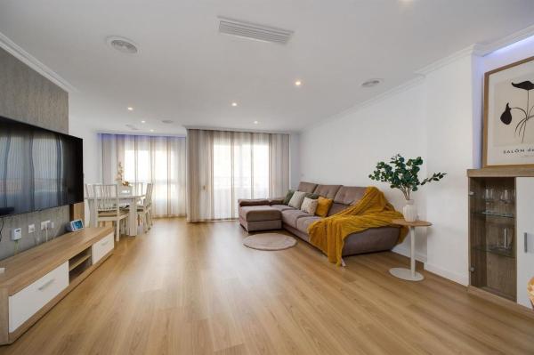 Sale of flat in Piso en Centro - Muelle Pesquero, Torrevieja, Torrevieja
thumbnail 3