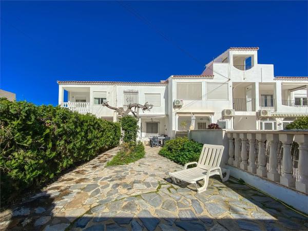 Chalet adosado en Calle Soria, Cabo Cervera, Torrevieja thumbnail 2