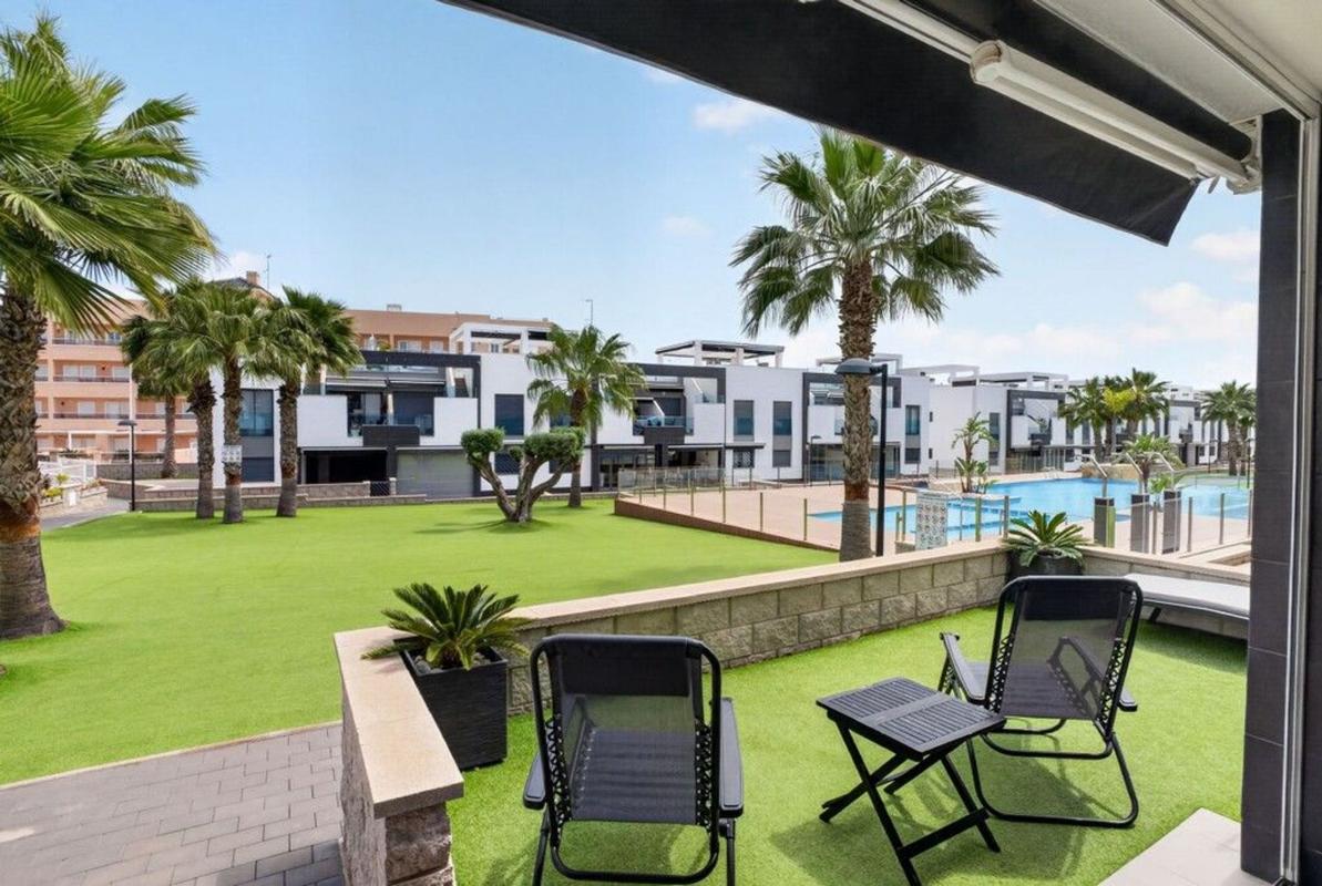 Sale of apartment in Piso en Los Balcones - Los Altos del Edén, Torrevieja, Torrevieja
photo 2