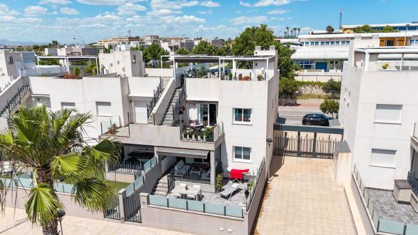 Продажа квартиры на Piso en Calle Gines Saura Sanchez, Parque Acuático - Sector 25, Torrevieja, Торревьеха
photo 1