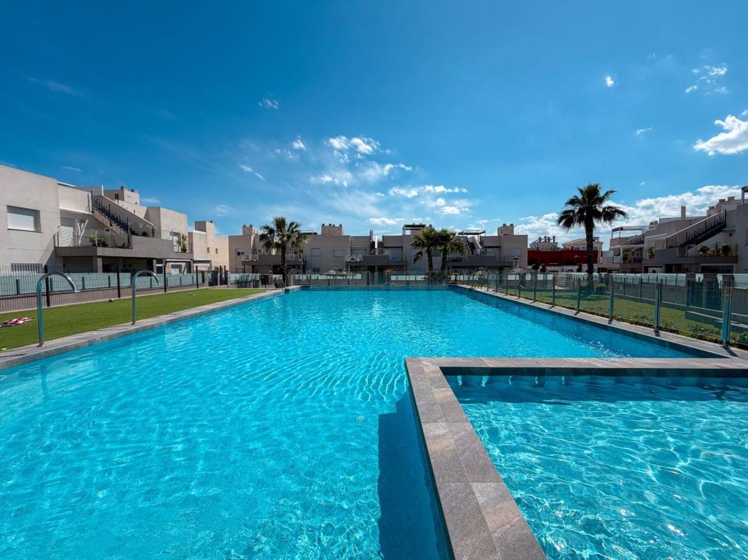 Продажа квартиры на Piso en Calle Gines Saura Sanchez, Parque Acuático - Sector 25, Torrevieja, Торревьеха
 photo 2