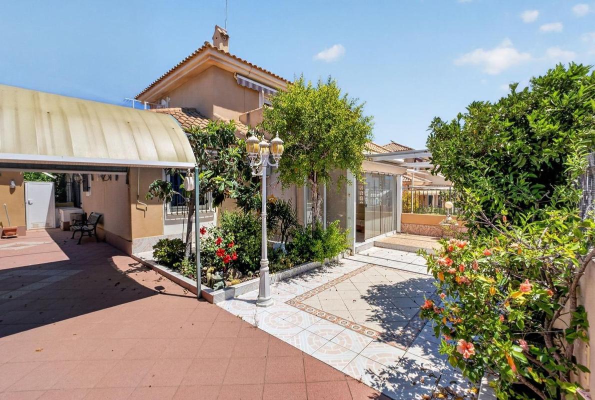 Sale of townhouse in Chalet adosado en Los Balcones - Los Altos del Edén, Torrevieja , Torrevieja photo 1