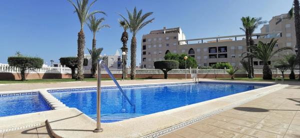 Venta de piso en Piso en Calle Pintor Rafael Boti, Gaspar Perrelló, Torrevieja, Torrevieja
 photo 1
