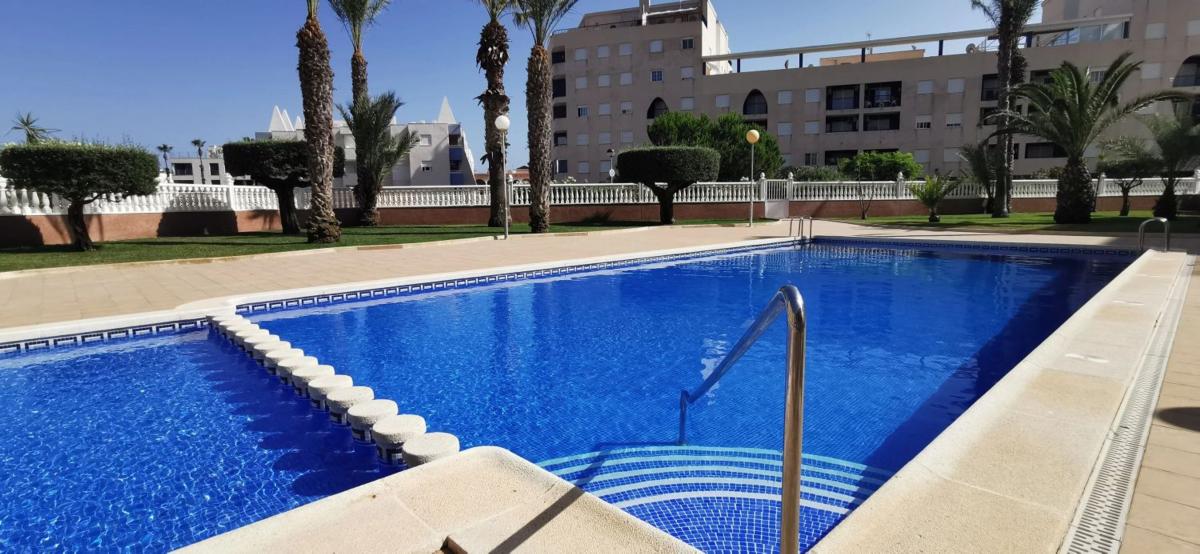 Venta de piso en Piso en Calle Pintor Rafael Boti, Gaspar Perrelló, Torrevieja, Torrevieja
photo 3