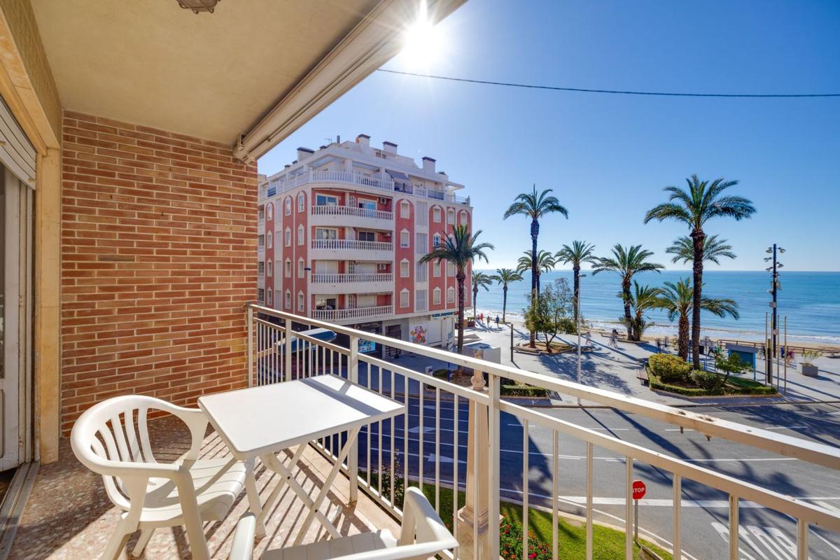 Sprzedaż mieszkania w Piso en Calle Almudena, 1, Las Piscinas Naturales, Torrevieja, Torrevieja
 photo 2