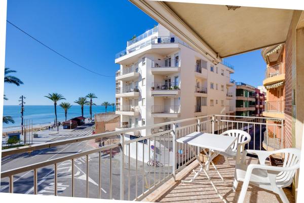 Venta de piso en Piso en Calle Almudena, 1, Las Piscinas Naturales, Torrevieja, Torrevieja
thumbnail 3