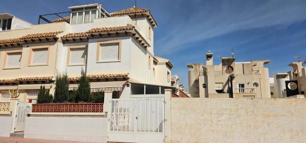 Chalet adosado en Calle Roberto Koch, Zona los Frutales, Torrevieja photo 1