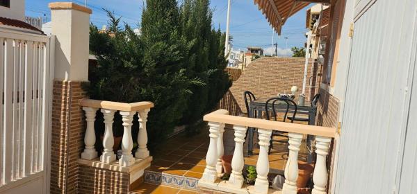 Chalet adosado en Calle Roberto Koch, Zona los Frutales, Torrevieja thumbnail 2