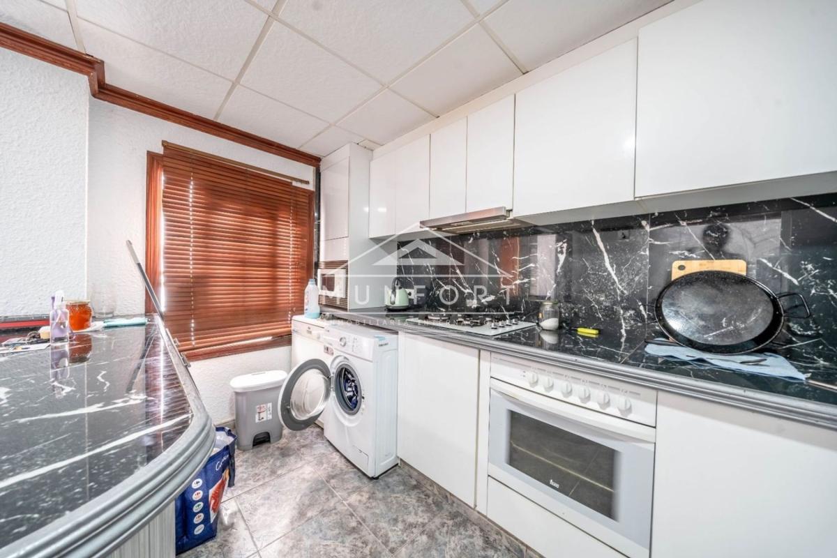 Sale of apartment in Piso en Las Piscinas Naturales, Torrevieja, Torrevieja
photo 3